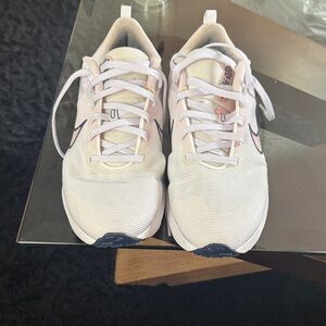 Nike Women’s Light Pink and Navy Low-Profile Athletic Sneakers